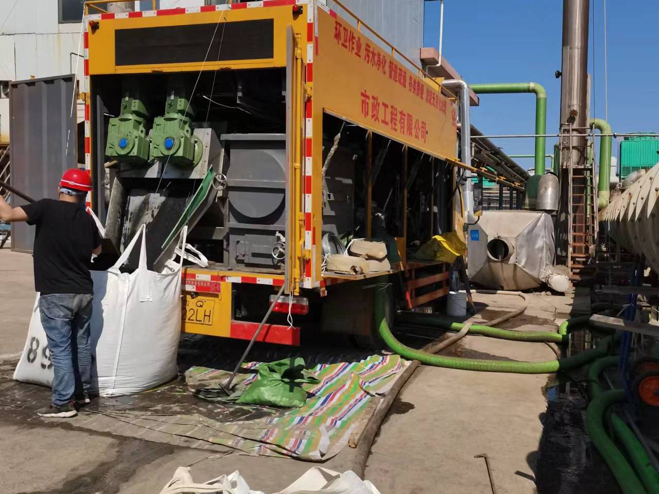 东乡淤泥压干处理